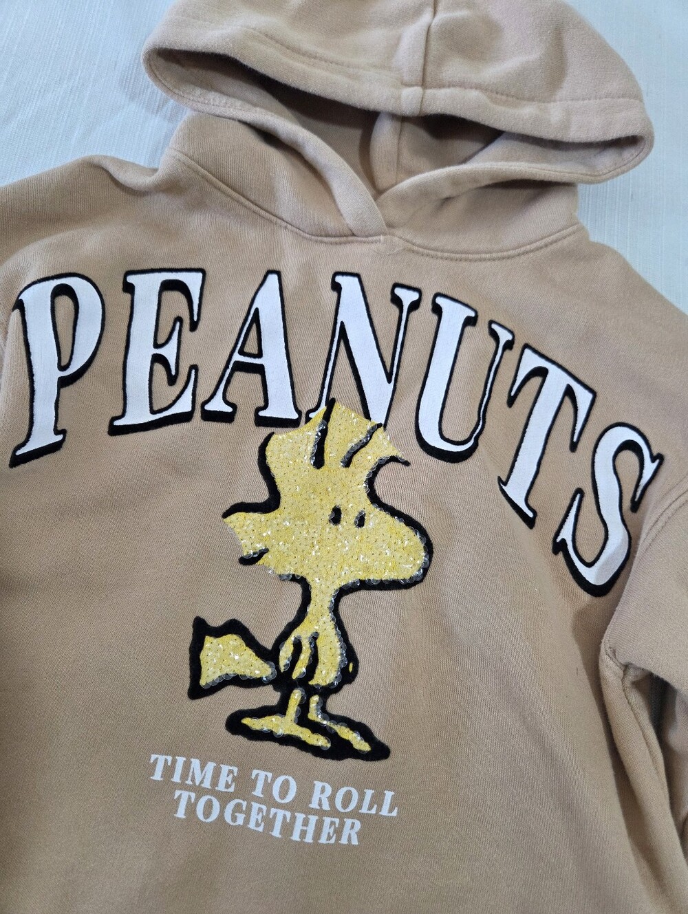 Zara Peanuts Beige Peanuts Hoodie with Yellow Woodstock Graphic 4t/5t - Picture 2 of 6